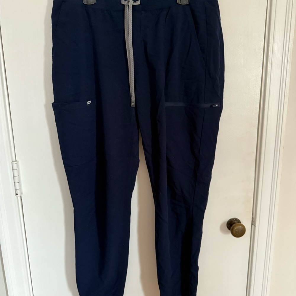 High-rise jogger scrubs